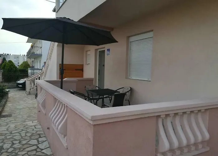 アパート Nela ザダル