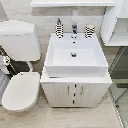 Nela Apartment *